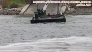 Боевая машина-амфибия (ACV) US Marines