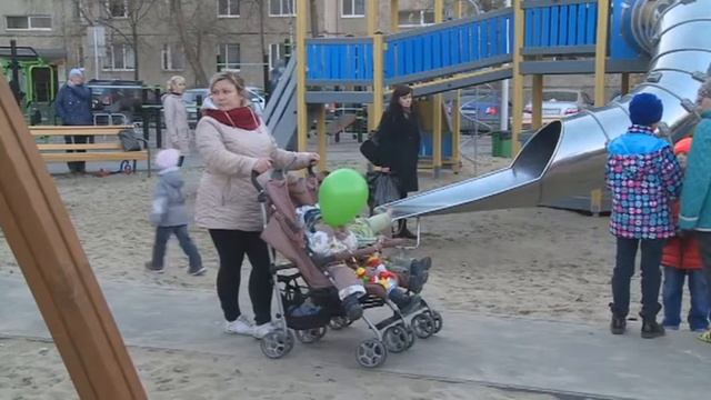 Благоустроенный двор на улице Газовиков открыли в Тюмени смотреть онлайн