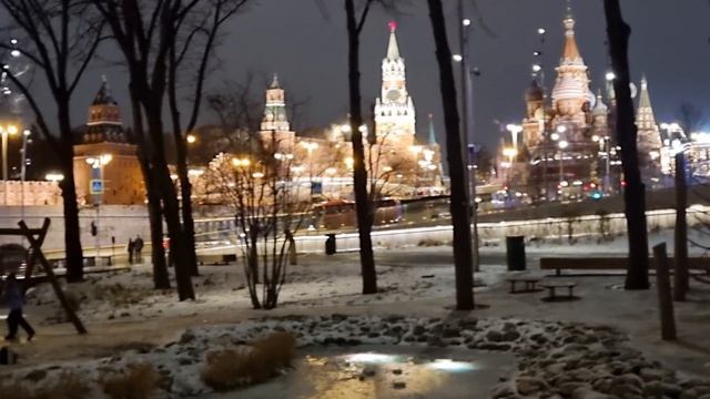 Москва к Новому году 2022 Гастроцентр Зарядье ВСЁ ПО 300 Бой курантов, Тайное место и Никольская... смотреть онлайн