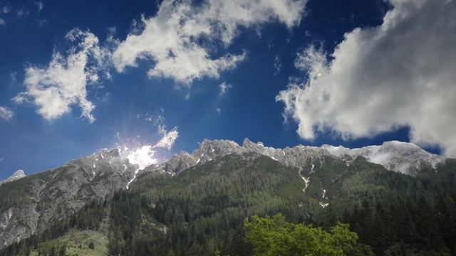 Быстро плывущие облака по небу в горах. Видео заставка - горы и быстро плывущие облака. смотреть онлайн