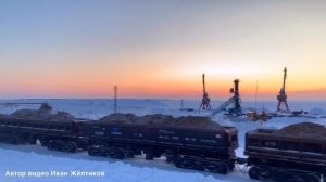 Мобильная съёмка ? Город Дудинка, река Енисей, Порт #север #россия #дудинка #вечер #солнце