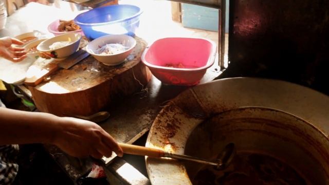 Ramadan Celebration In Indonesia Part 2. A day before Eid Al Fitr. Indonesia Travel & Food Vlog смотреть онлайн