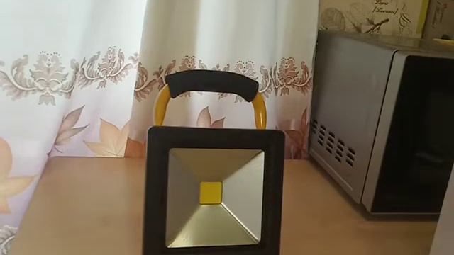 Переносной аккумуляторный прожектор - распаковка. смотреть онлайн