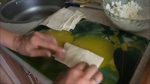 Слойки с творогом очень вкусные.Быстро и вкусно.