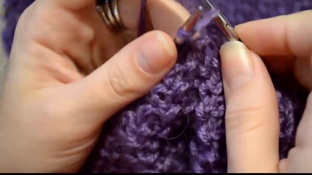 УРОК 1 "Как правильно вязать изнанку на спицах по кругу" узор попкорн .#снуд смотреть онлайн