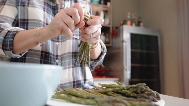 Салат со спаржей, перловкой и сыром фета | Безумно вкусное сочетание