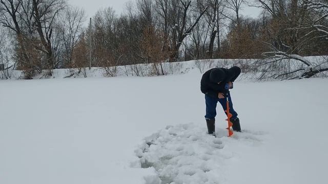 ЭТОТ КИТАЙСКИЙ ШУРУПОВЕРТ МЕНЯ ПРОСТО УМОТАЛ ПРОБУРИНО 124 ЛУНКИ НА 1 АКБ 6 Ач РЕЗУЛЬТАТ МЕНЯ УДИВИ смотреть онлайн