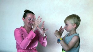 Отличная хороводная игра для детей. Соотносим слова с движением рук и частями тела