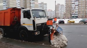 Просто уборка снега в Киеве