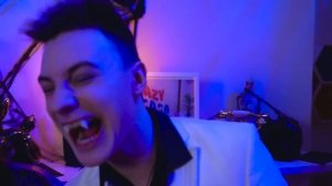 Я Влюбилась в Вампира! Мой Пугающий Парень Хочет Меня Укусить