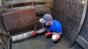 Бункерная кормушка из хлама для откорма поросят после отлучки .