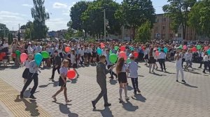 флешмоб начальной школы на Последнем звонке