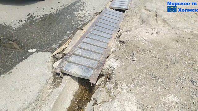 Ужасное состояние заезда на улицу Крузенштерна города Холмск смотреть онлайн