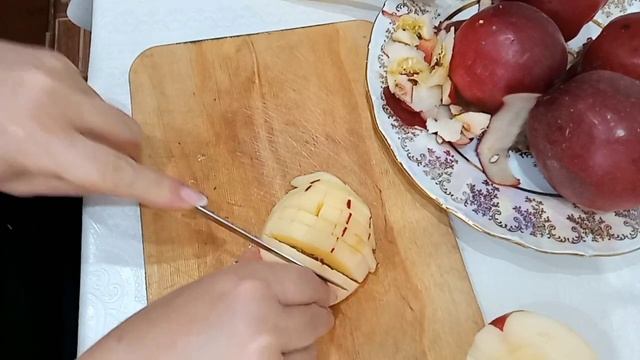 Нежнейший яблочный пирог.Аж смотреть вкусно...!????♥️ смотреть онлайн