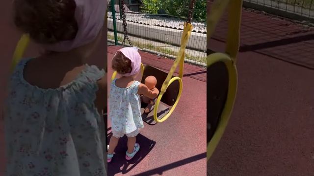 Ева Гуляет С Лялей. Кукла Катается На Качелях!
