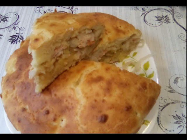 Заливной курник с рубленными картофелем и мясом.
