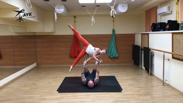 Rotisserie (Акройога) смотреть онлайн