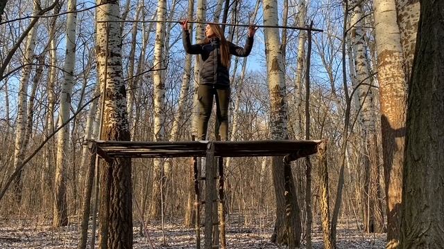 Строю БУШКРАФТ УКРЫТИЕ в лесу 2 дня   одиночный кемпинг девушки с ночевкой смотреть онлайн