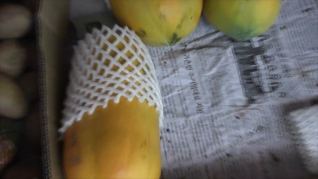 Лайфхак как правильно разрезать ананас/ Обучающее видео по нарезке в Таиланде/ Фрукты Тая