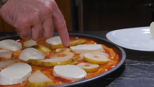 СДЕЛАЙ пиццу САМ / Пицца Груша, сыр Блё Доверъ , сыр Моцарелла