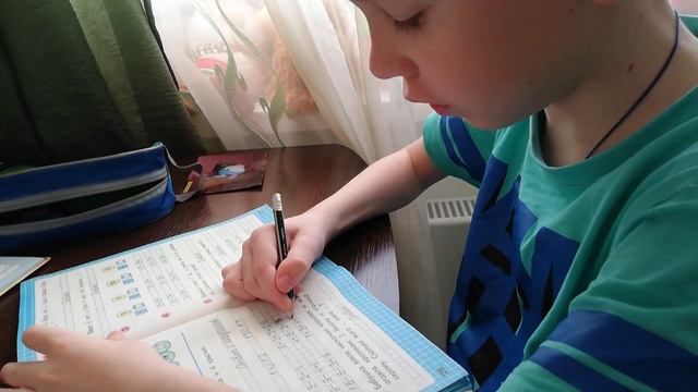 Математика 1класс 3 четверть.Примеры, сравнение чисел, задача.