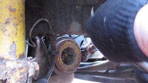 ГОЛЬФ 2 снимаем шкив коленвала 1.6дизель