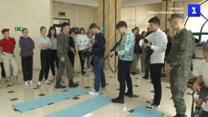 Курсанты-нахимовцы обучили юнармейцев азам военной подготовки