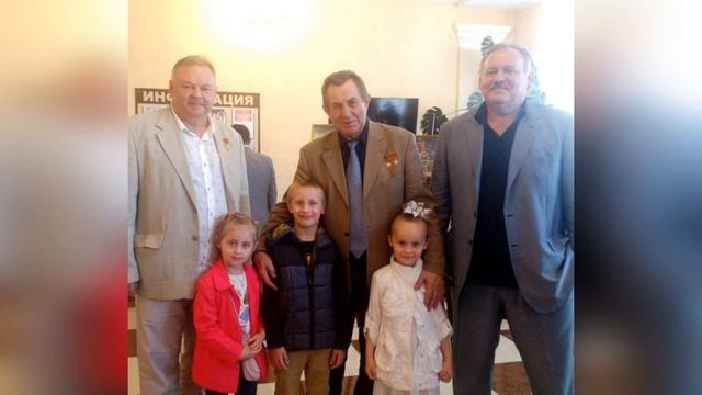 НА РУКАХ ВЕСЬ МИР ЕГО НОСИЛ, видеоролик, посвященный ДНЮ КОСМОНАВТИКИ! смотреть онлайн