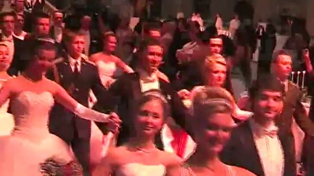 Венский бал 2009. Полонез дебютантов смотреть онлайн