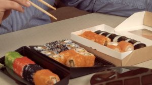 Обзор сравнение доставок Якитория и Планета Суши в Москве