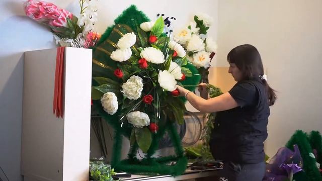 Украшение венка в форме ромба цветами смотреть онлайн