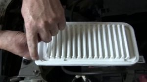 How to change an engine air filter in a Toyota Echo
