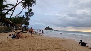 1 февраля 2024 г. город Мирисса и пляж Шри Ланка