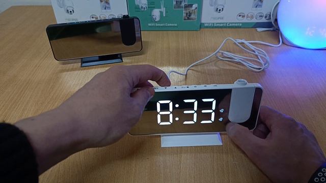 Настройка настольных часов с проекцией на потолок