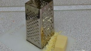 Морковный салат с сыром и чесноком