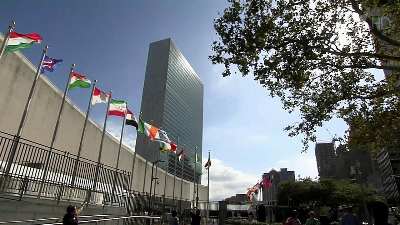 Сергей Лавров, прибывший на Генассамблею ООН, жест...из США некоторым представителям нашей делегации