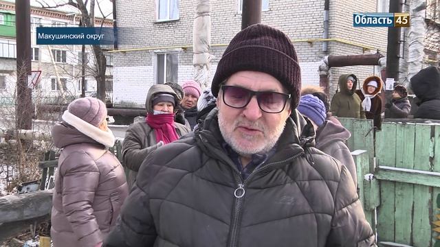 Почему жители многоэтажки в Макушино спят под тремя одеялами?