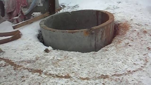 Копаю колодец в воде,сажаю шахту колодца.