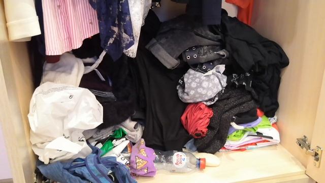 УБОРКА В КОМНАТЕ 2021/МОТИВАЦИЯ НА УБОРКУ/УБИРАЙСЯ СО МНОЙ/ОРГАНИЗАЦИЯ ОДЕЖДЫ И КАНЦЕЛЯРИИ/РУМ ТУР смотреть онлайн