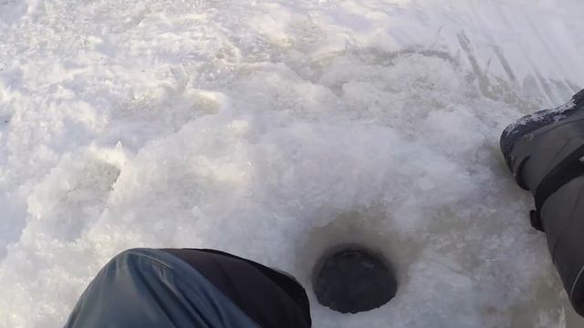 ОКУНИ РАЗМЕРОМ С РУКУ!!! Вот оно, РЫБАЦКОЕ СЧАСТЬЕ! Зимняя рыбалка с ночёвкой в палатке