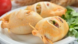 Кальмары фаршированные овощами