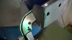 Автомат для сборки винта с гроверной и плоской шайбой.