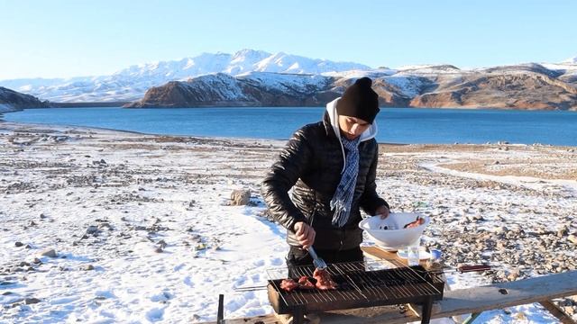БРО ГОТОВИТ СОЧНЫЙ СВИНОЙ РУЛЕТ С СЫРОМ | BRO COOKING JUICY PORK ROLL WITH CHEESE смотреть онлайн