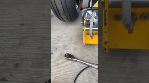 Как поменять колесо на самолете Boeing737 . #мс21 #superjet #boeing737