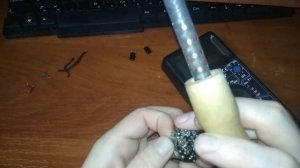 Что полезного можно взять из лампочки? Разбираем на запчасти старую люминесцентную лампу.