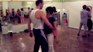 YANA TEACHES REGGETON IN PAIRS