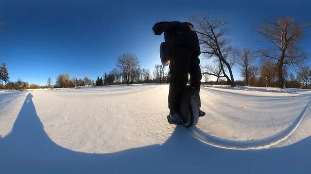 Видео 360! По тонкому льду, задом на наперед часть.2. Глядим, куда хотим! СПб, Парк Победы смотреть онлайн