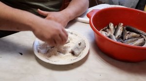 Жаренная навага . Просто и вкусно!!! Как два пальца... Разделка наваги.