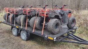 Квадроциклы Avantis Hunter после грязевых покатушек.