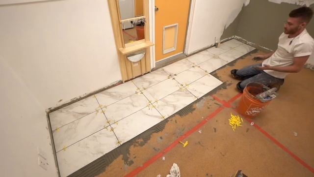 HOW TO INSTALL LARGE FORMAT TILES // DIY смотреть онлайн